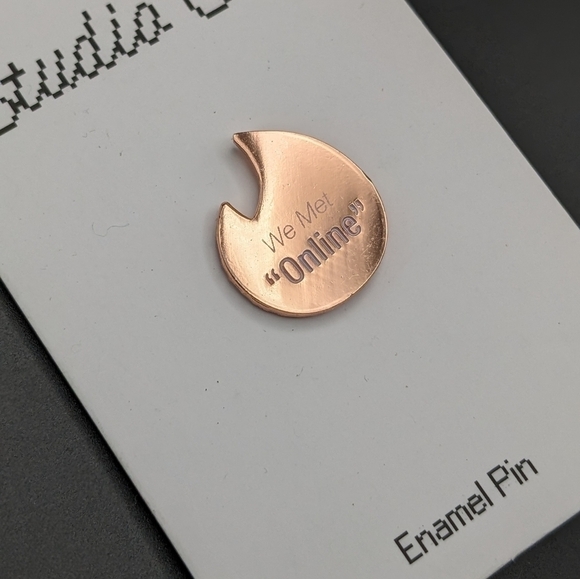 SET OF 2 - STUDIO Cult We Met "Online" Rose Gold Toned Enamel Pin- NWT - Picture 1 of 3